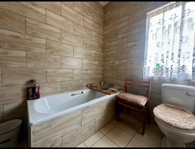 2 BEDROOM FREESTANDING FOR SALE IN SUNAIR PARK